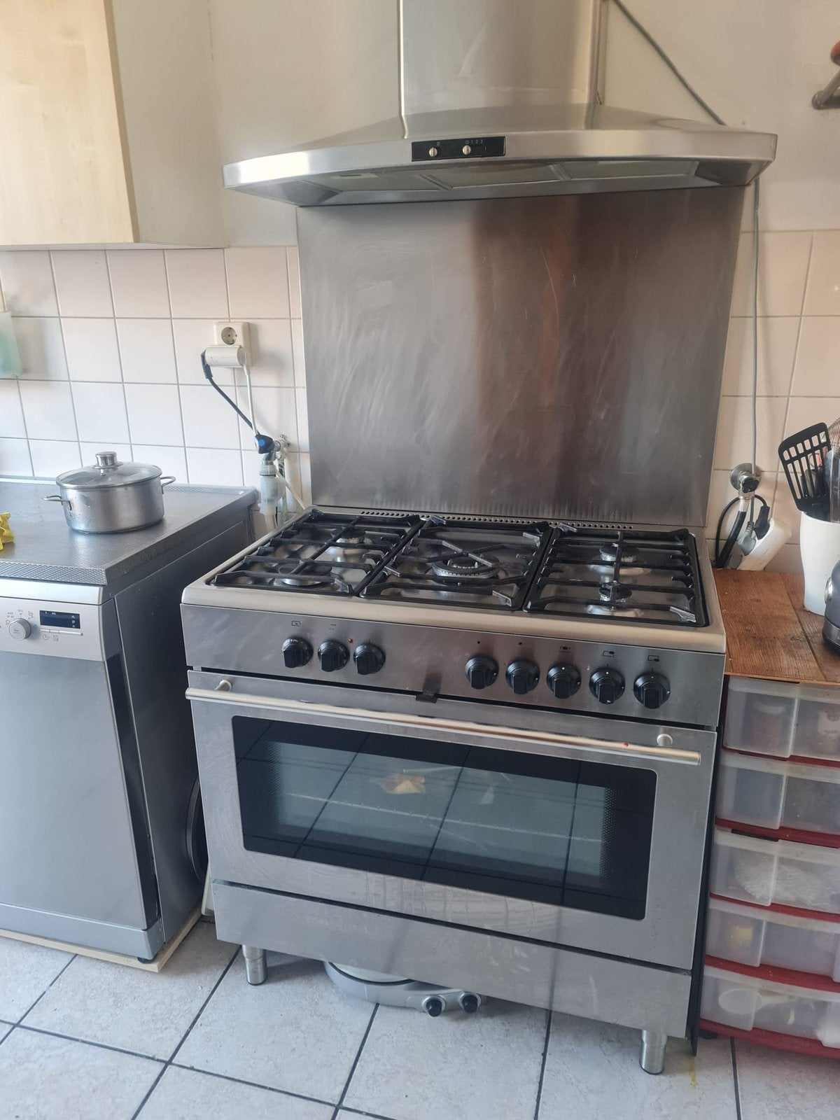 Vrijstaand gasfornuis met oven - RVS, Witgoed en Apparatuur, Fornuizen, Gebruikt, 60 cm of meer, Ophalen of Verzenden, Gas