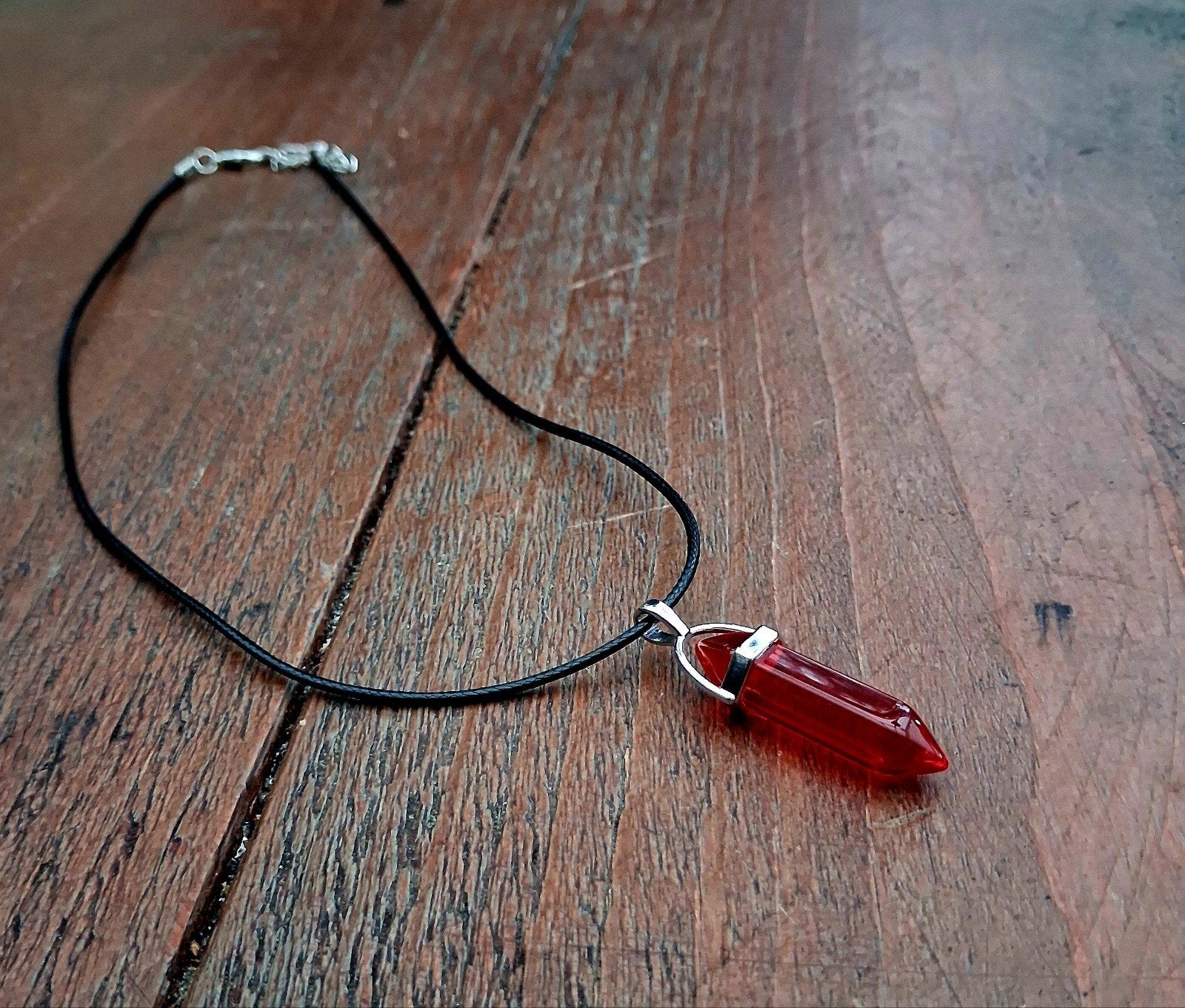 Prachtige Rode Kristalpunt Ketting (Hexagonal Pendant), Ophalen of Verzenden, Nieuw, Rood