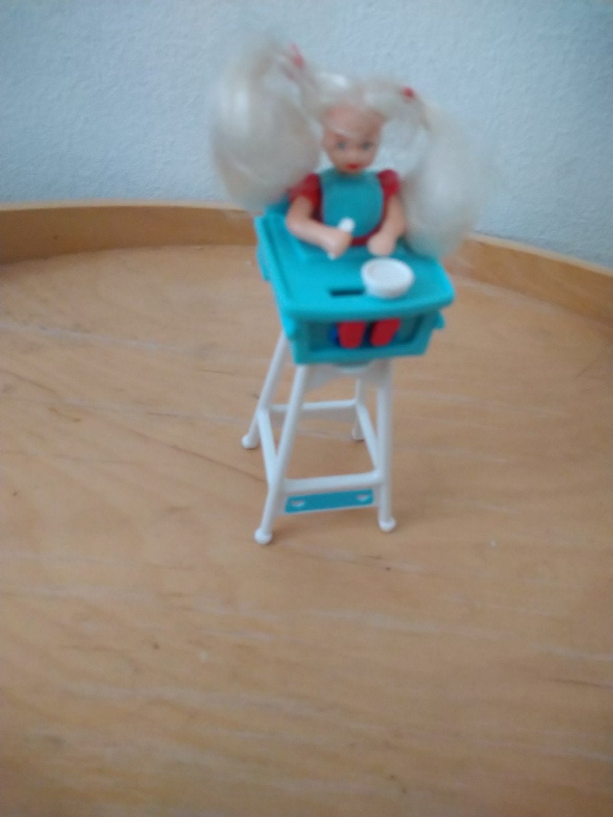 Barbie baby in kinderstoel Mattel, Ophalen of Verzenden