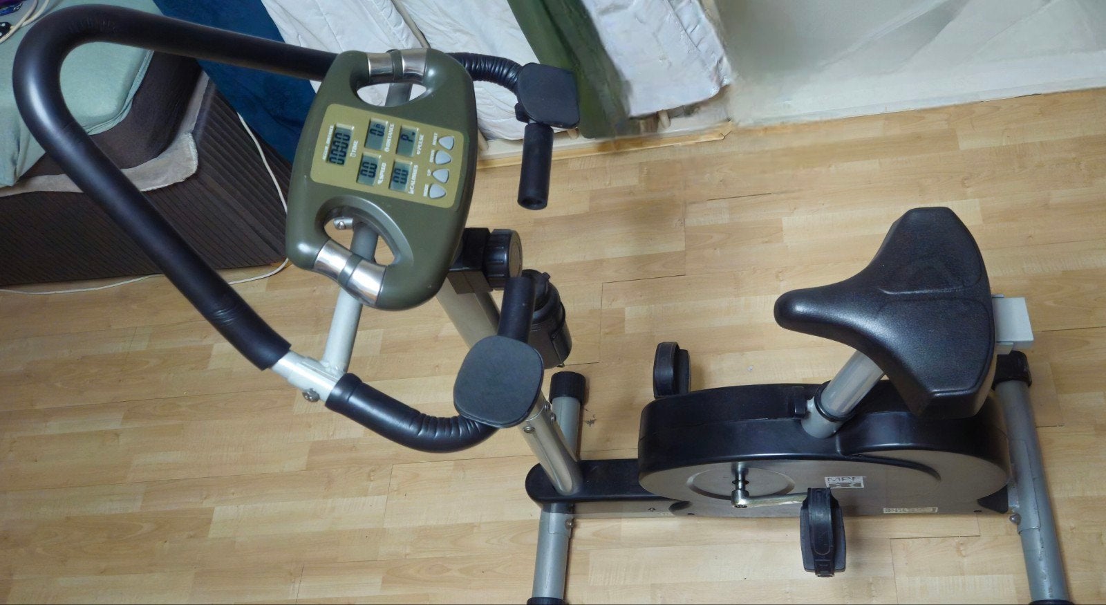 Hometrainer met krakende trapper - werkt verder prima, Ophalen
