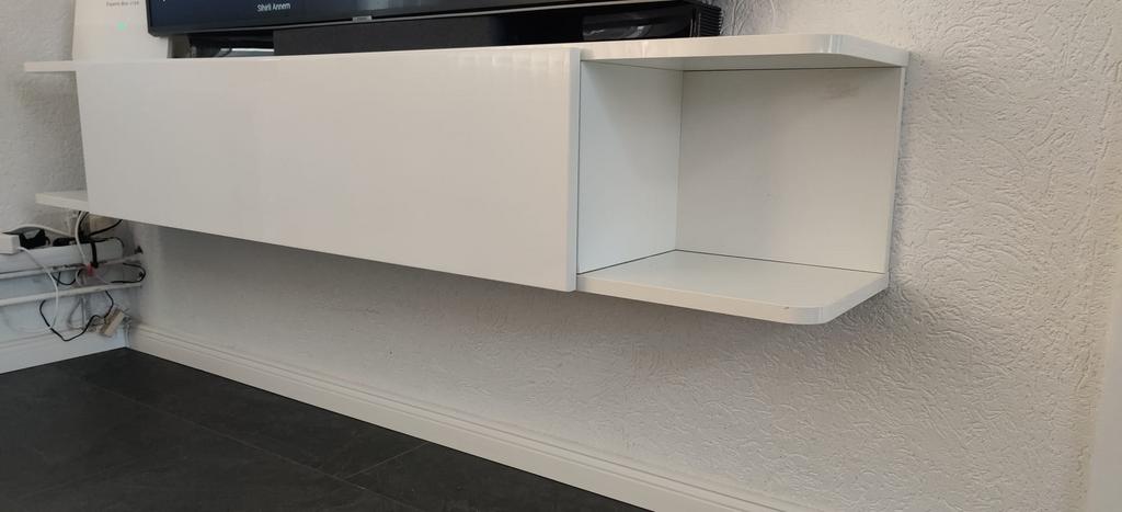 MOET WEG Witte tv kast voor de muur, Ophalen, 150 tot 200 cm, Zo goed als nieuw, Minder dan 100 cm