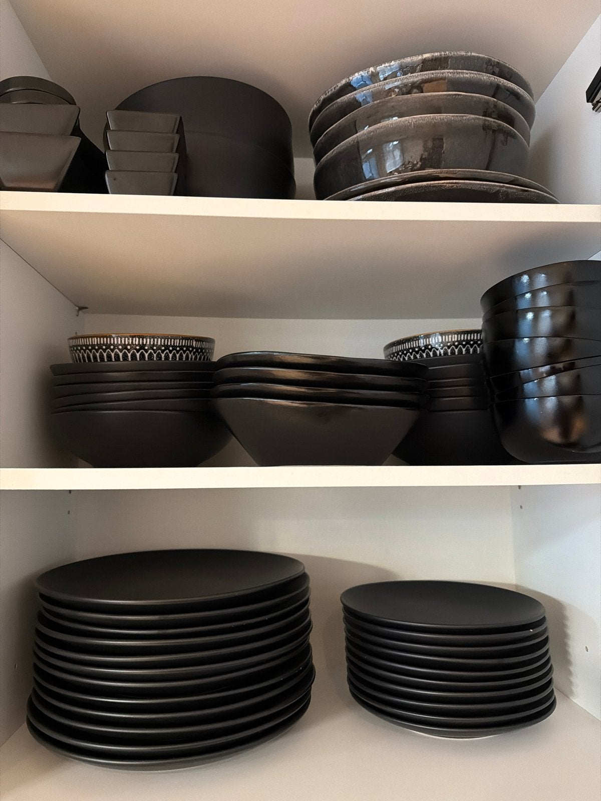 Zwart servies - Borden, kommen en schalen, Ophalen, Overige merken, Keramiek, Zo goed als nieuw