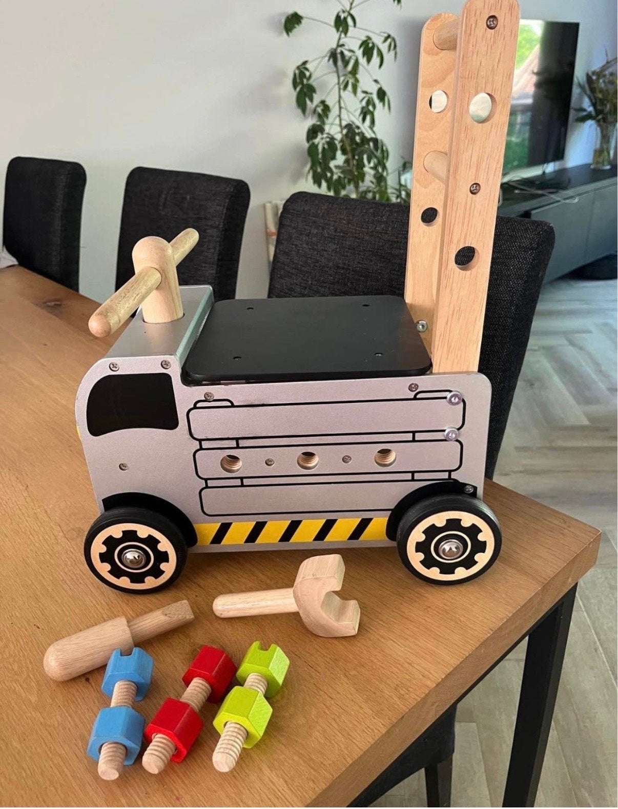 Houten loopwagen/rijdend speelgoed met gereedschap, Kinderen en Baby's, Speelgoed | Houten speelgoed, Ophalen, Gebruikt, Rij- of Hobbelspeelgoed