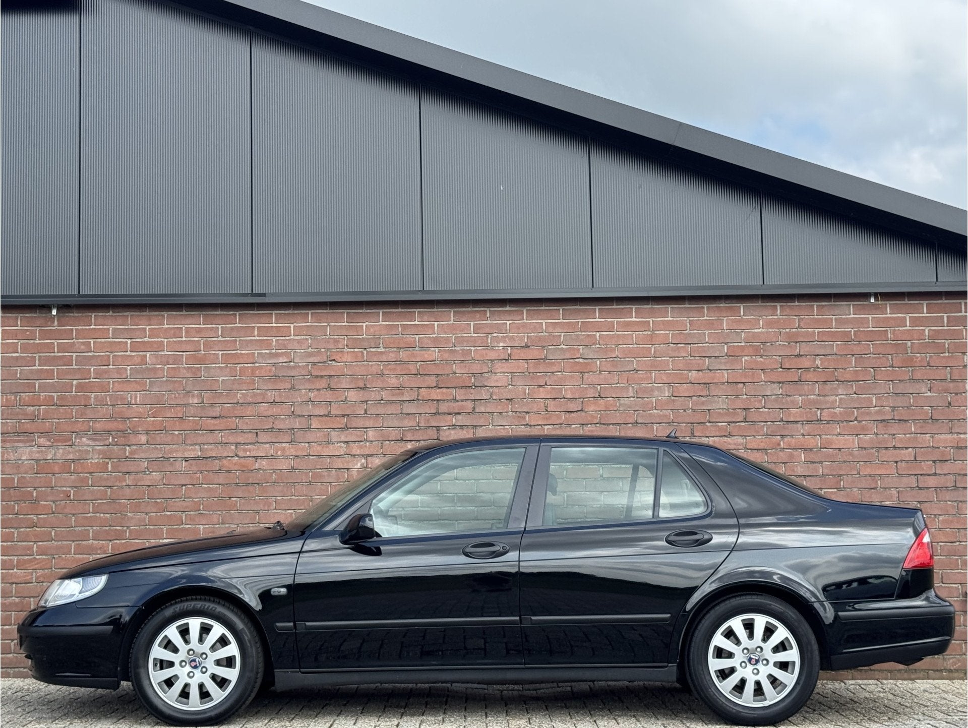 Saab 9-5 2.3T LINEAR | NL-AUTO! | CRUISE! | CLIMA! | VELGEN!, Auto's, Stof, Zwart, 4 cilinders, 2290 cc
