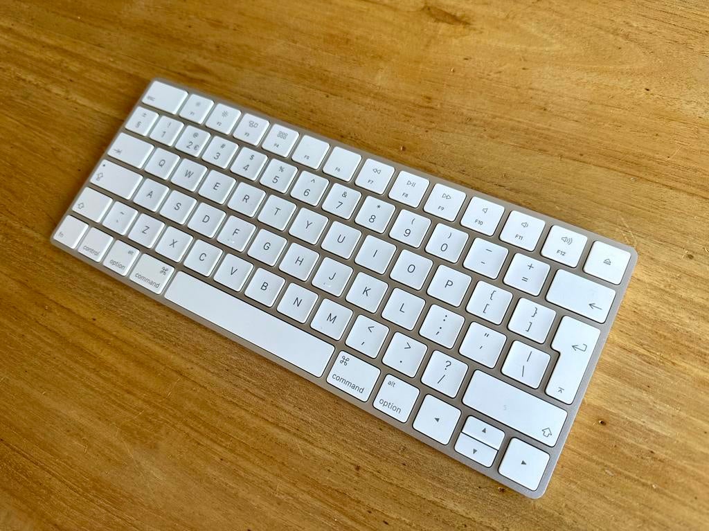 Apple Magic Keyboard, Computers en Software, Ophalen of Verzenden, Qwerty, Zo goed als nieuw, Draadloos