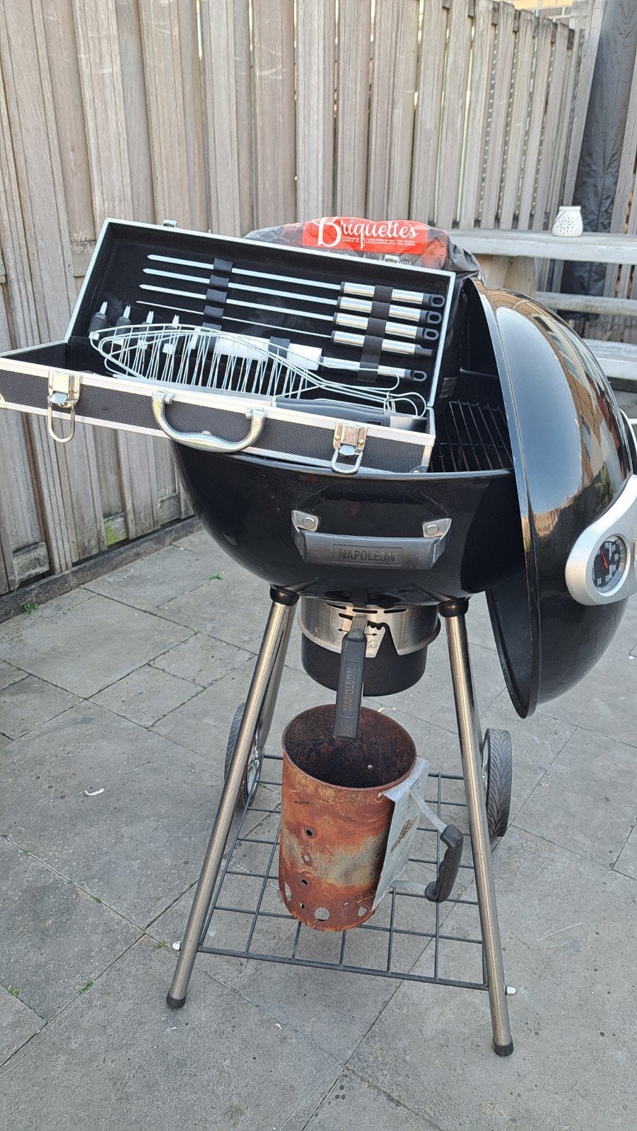 Napoleon BBQ 57 cm (XL) met accessoires en hoes, Ophalen