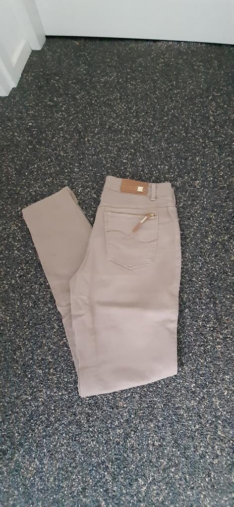 Trussardi broek beige 29, Beige, Ophalen of Verzenden, Zo goed als nieuw, Lang