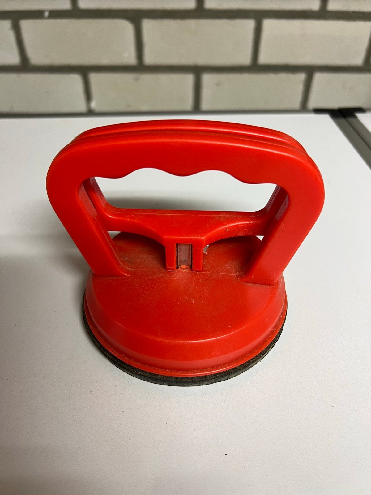 Rode zuignap - handig voor glas en tegels, Ophalen of Verzenden, Zo goed als nieuw