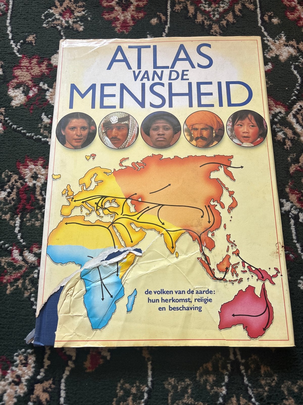 Atlas van de Mensheid - De volken van de aarde, Gelezen, Overige atlassen, Ophalen of Verzenden, 1800 tot 2000