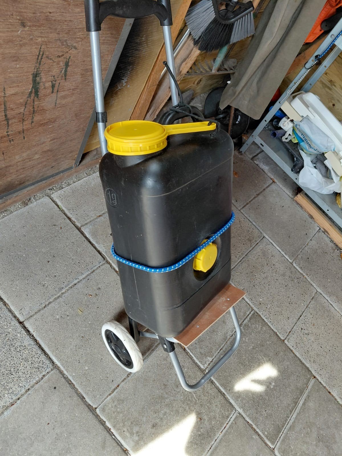 Watertank met wielen en trekstang, Caravans en Kamperen, Ophalen, Gebruikt