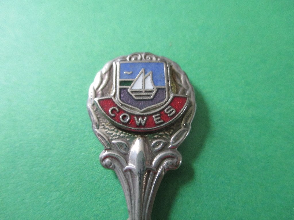 Lepeltje Cowes , Engeland, Verzamelen, Overige Verzamelen, Verzenden, Zo goed als nieuw