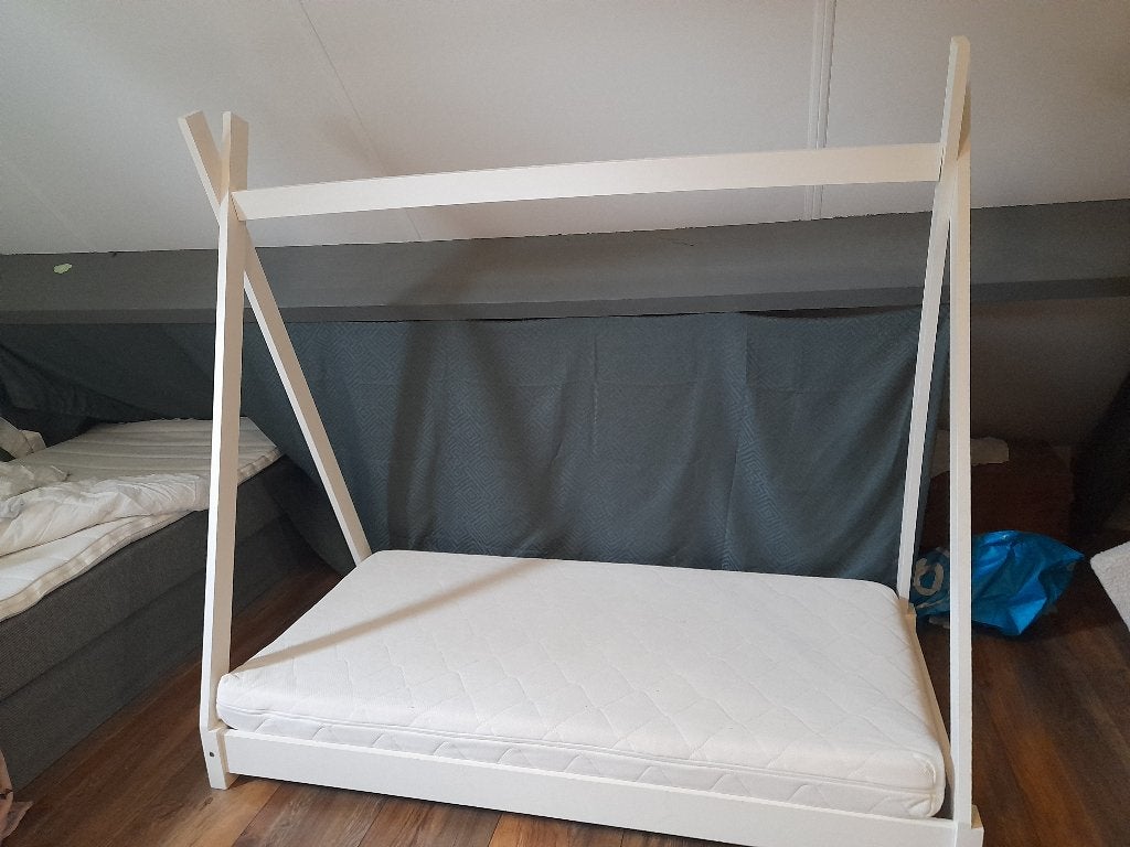 Netjes vloerbed voor peuters, Kinderen en Baby's, Kinderkamer | Bedden, 70 tot 85 cm, 140 tot 160 cm, Zo goed als nieuw, Ophalen