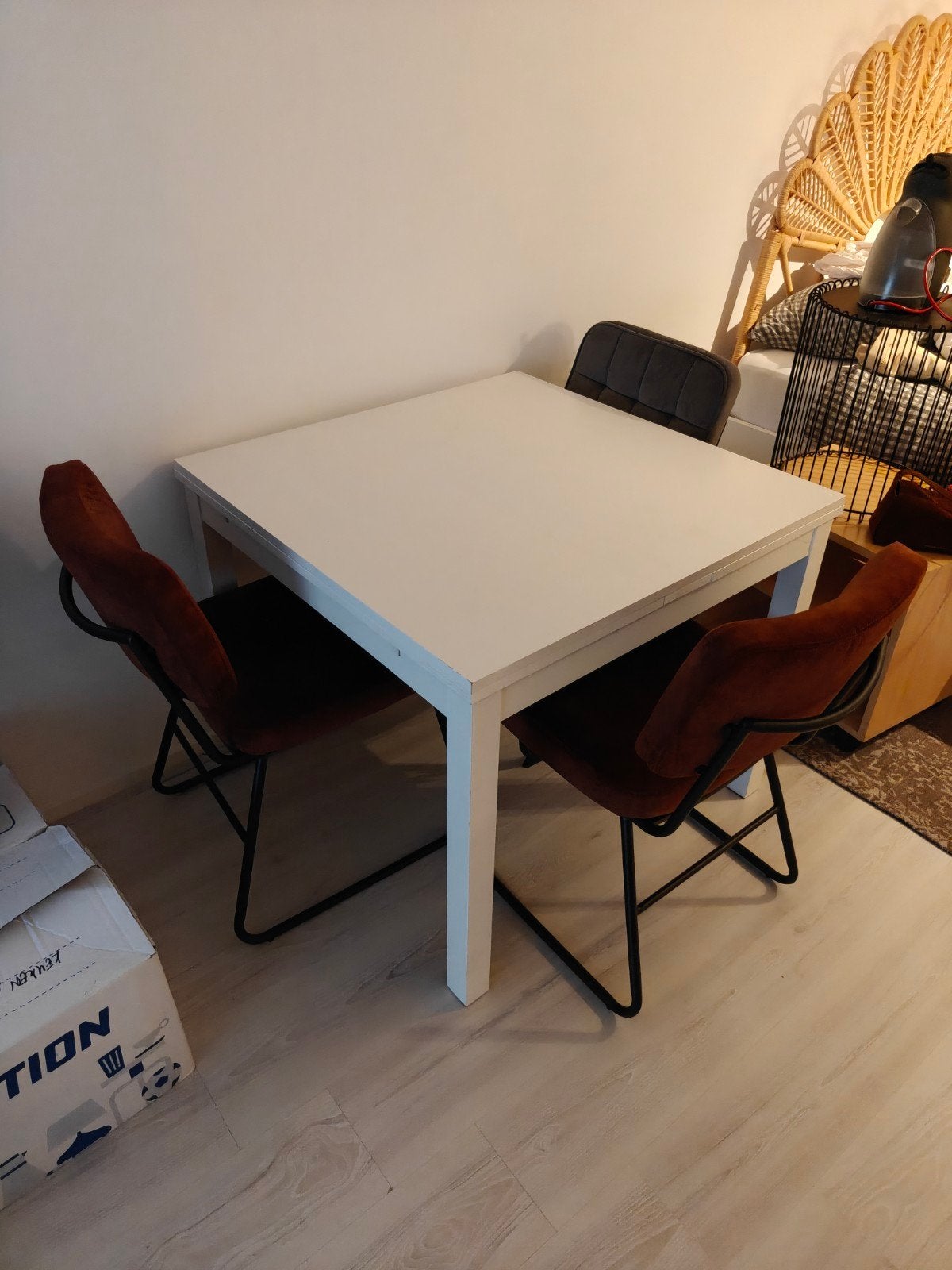 IKEA Bjursta tafel wit (met vier stoelen), Ophalen, 50 tot 100 cm, Vierkant, 50 tot 100 cm