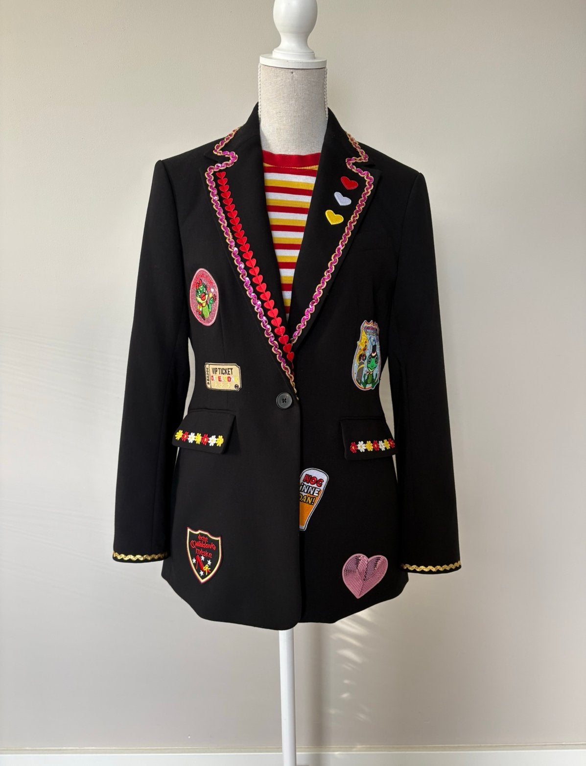 Oeteldonk jasje maat M/38 dames met rugembleem 🐸🩷, Carnaval, Zo goed als nieuw, Kleding, Ophalen