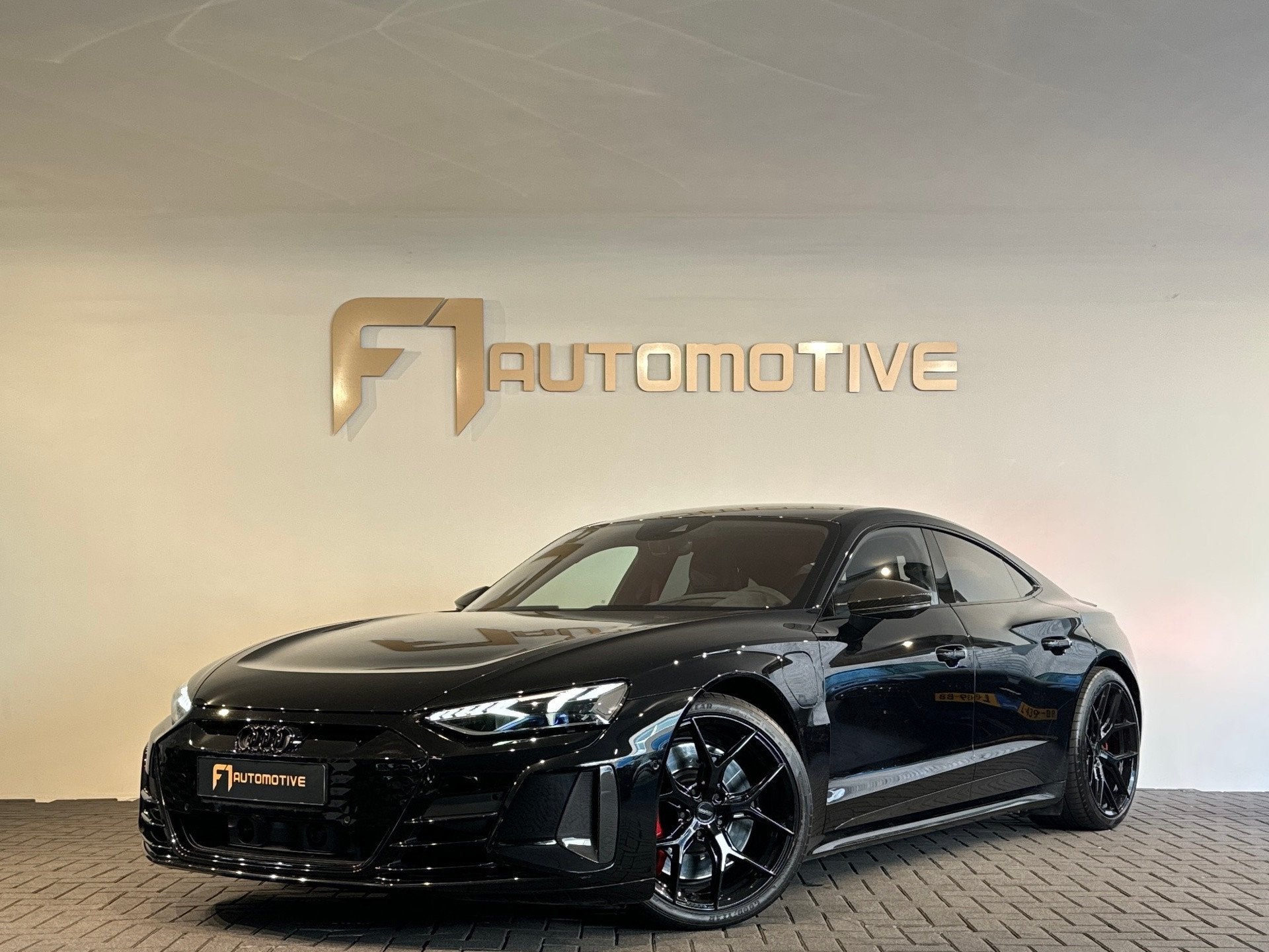 Audi E-tron GT RS 93 kWh Carbon|360|Massage|HuD|Nachtzicht, Automaat, Dealer onderhouden, Gebruikt, Adaptive Cruise Control