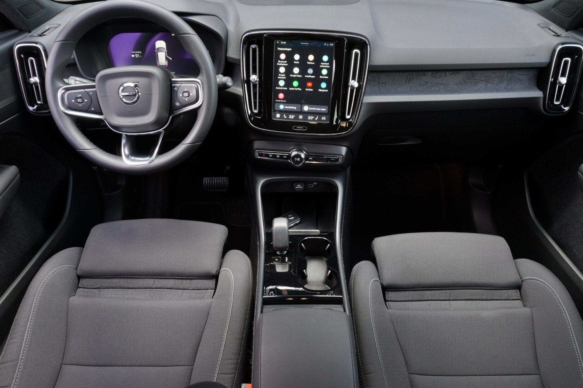 Volvo XC40 Recharge Core 70 kWh SOH 98%, Auto's, Dealer onderhouden, Stof, Gebruikt, Zwart