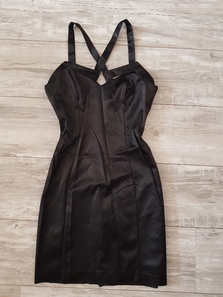 @ Zwarte jurk met gekruiste bandjes maat xs DEMI MOORE, Zwart, Ophalen of Verzenden, Zo goed als nieuw, Maat 34 (XS) of kleiner