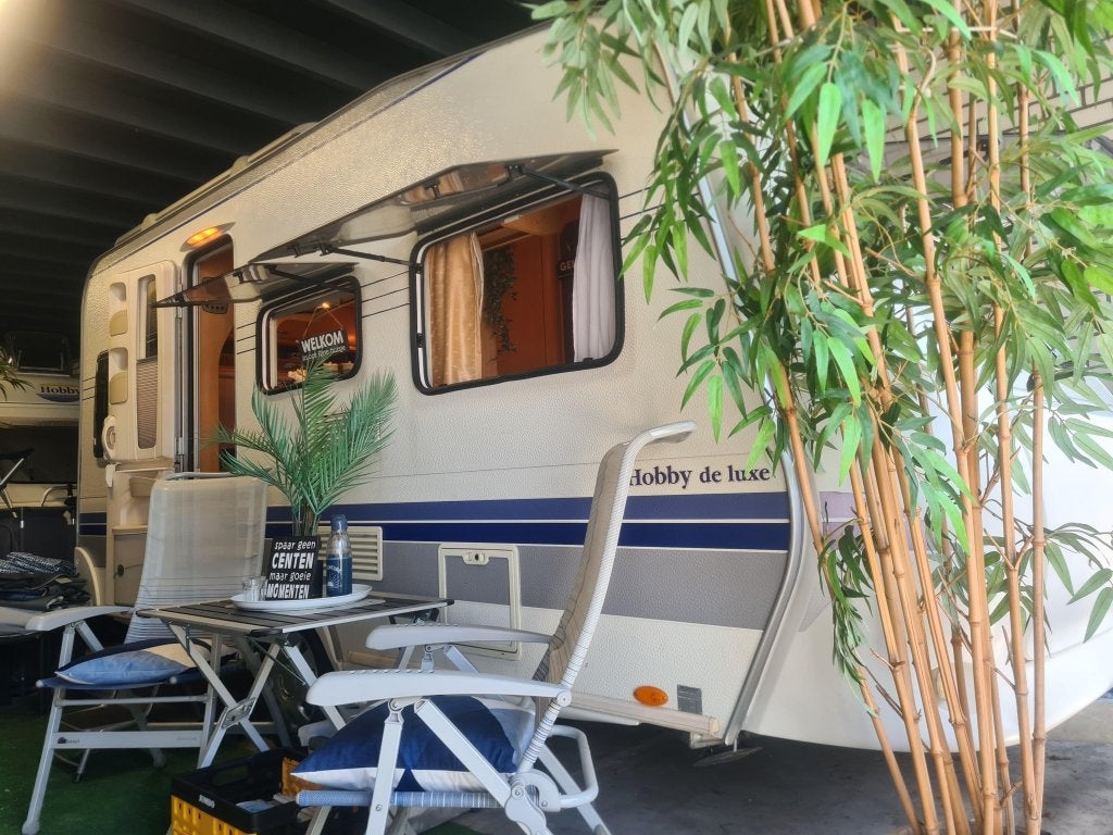 HOBBY DE LUXE 450 SF / BJ 2009 / VOORTENT / FIETSENDRAGERS, Rondzit, Hobby, Bedrijf, 750 - 1000 kg