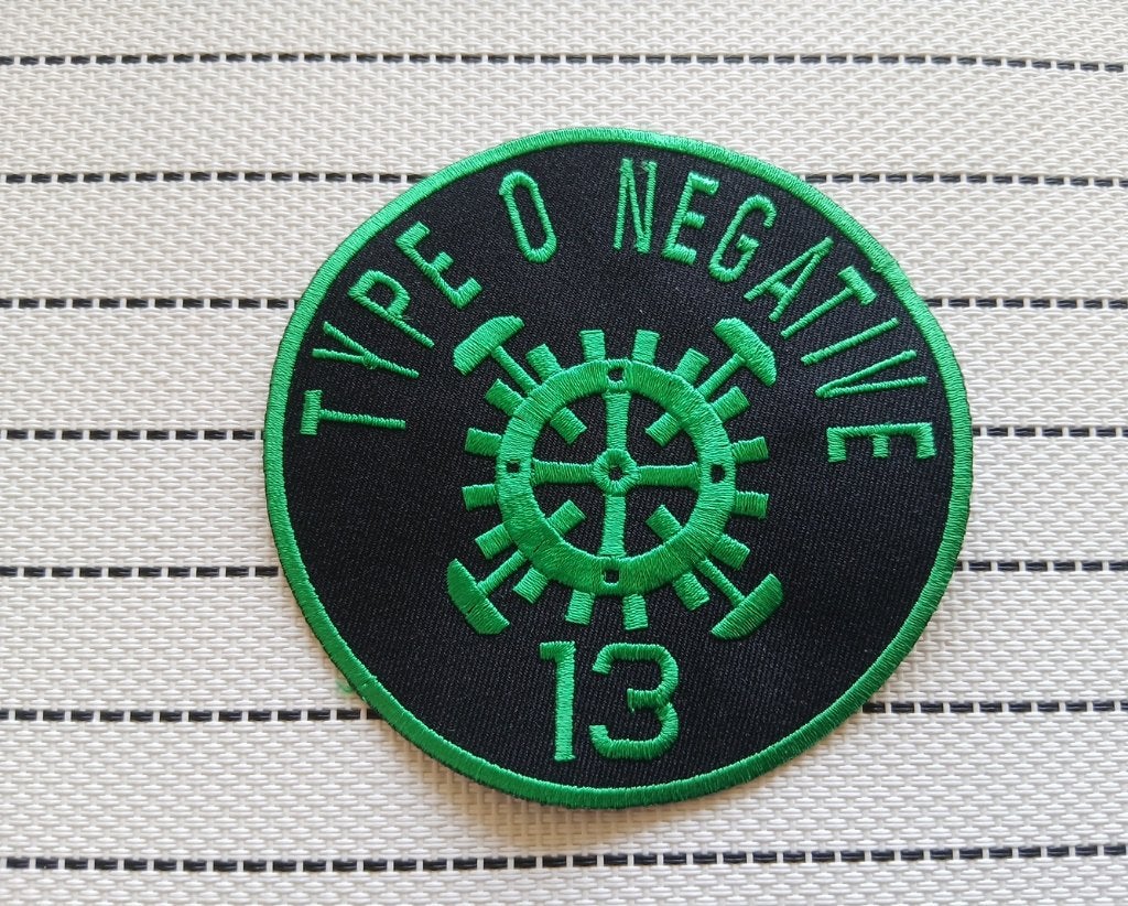 Type O Negative 13 vrij mooie 10 cm embroidered patch t66, Ophalen of Verzenden, Nieuw, Kleding