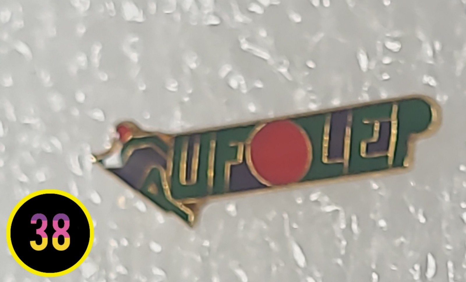Vintage Pin met onbekend schrift - Uniek verzamelobject, Verzenden