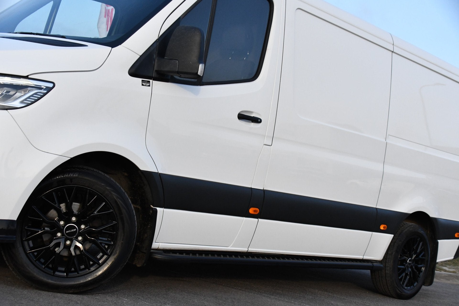 Mercedes-Benz Sprinter 319 V6 3.0 CDI L2H1 RWD AMG Edition C, Automaat, Gebruikt, Multifunctioneel stuurwiel, Wit