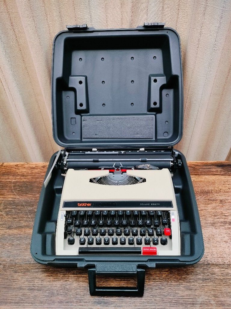 Typemachine BROTHER DELUXE 662TR. Draagkoffer. WERKT. Intact, Diversen, Ophalen of Verzenden, Gebruikt