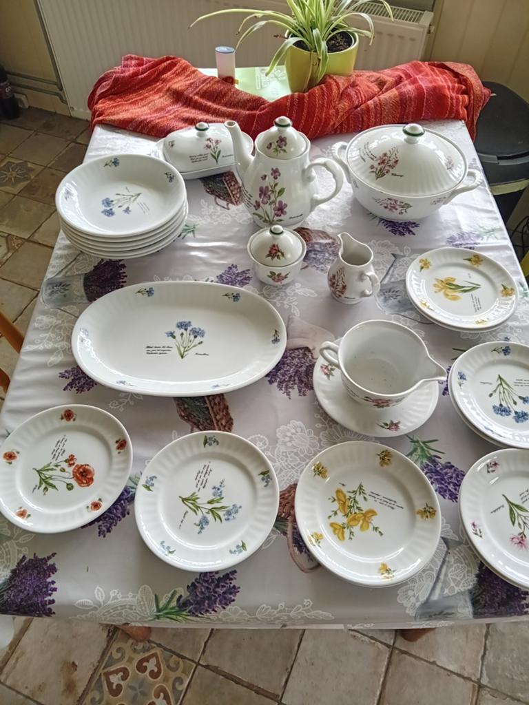 Libelle Marjolein Bastin wilde planten servies, Ophalen of Verzenden, Zo goed als nieuw, Bord(en), Overige stijlen