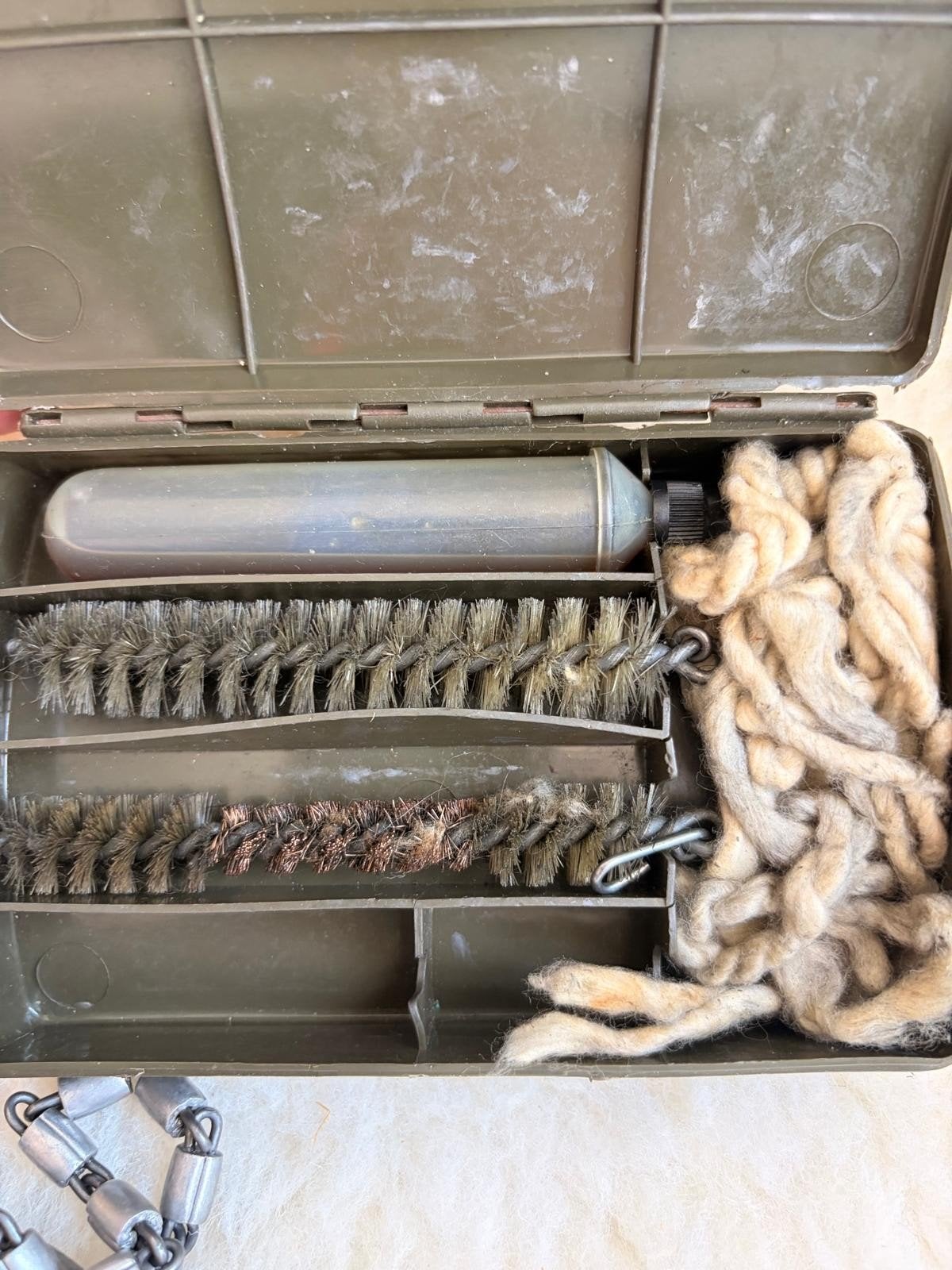 Militair wapenreinigingsset in kistje, Verzamelen, Militaria | Algemeen, Ophalen of Verzenden, Landmacht, Overige gebieden, Overige typen