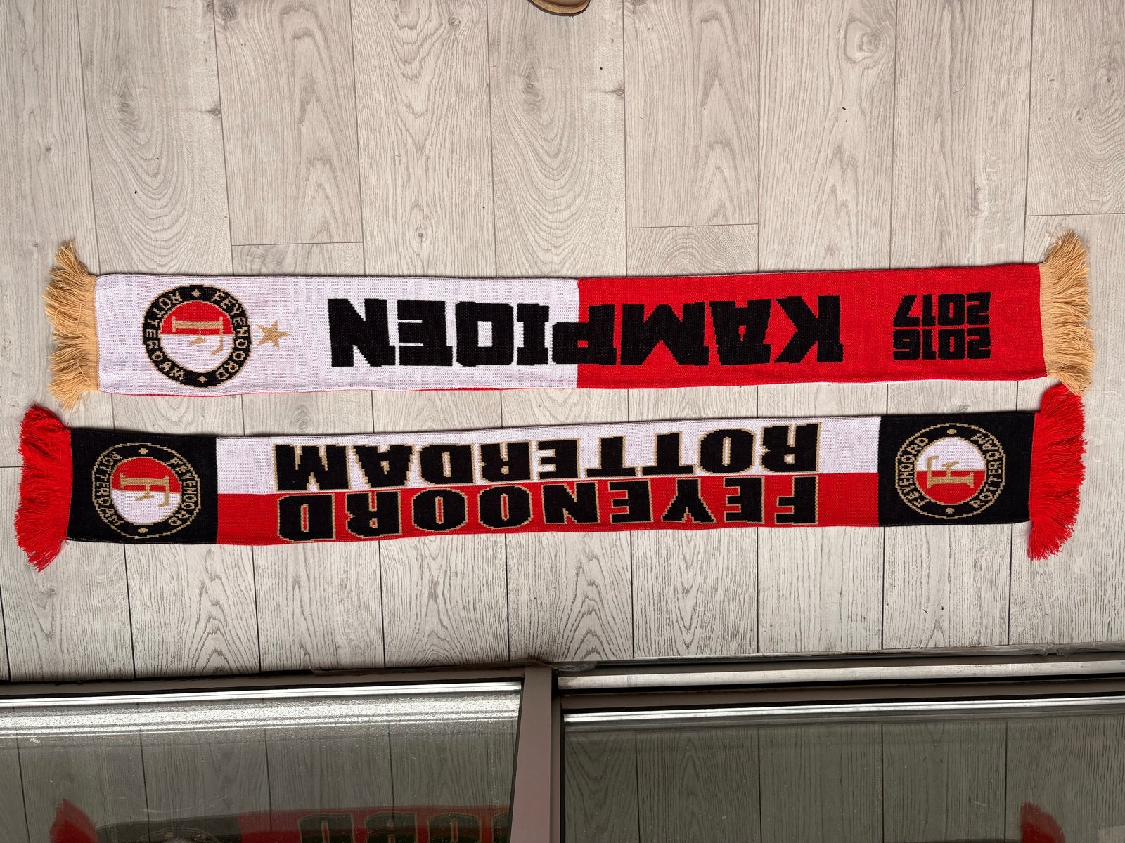 2x Feyenoord sjaal - Kampioen 2016/2017 en Feyenoord Rotterd, Ophalen, Zo goed als nieuw, Sjaal