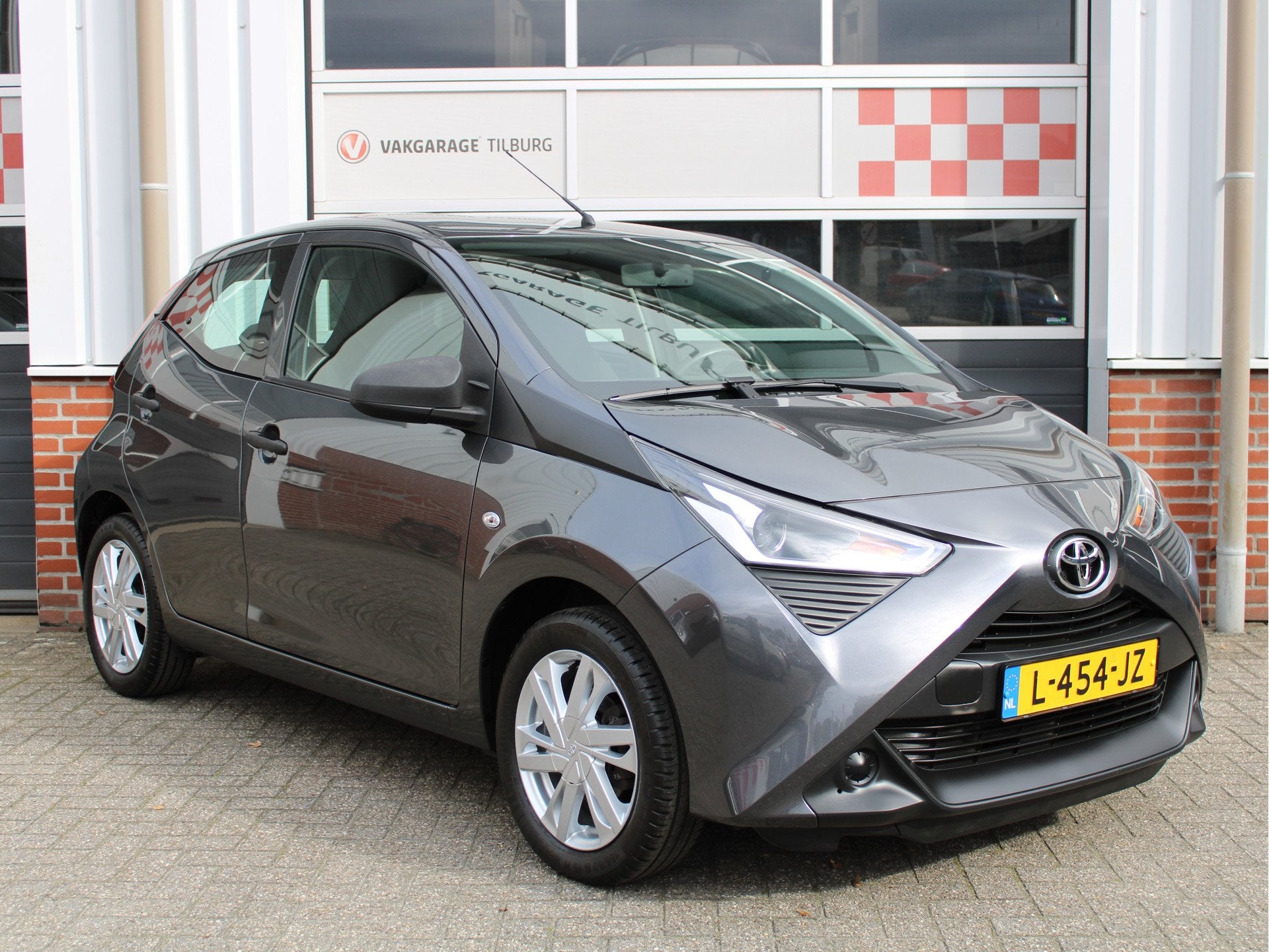 Toyota Aygo 1.0 VVT-i X-Sport 1e Eig/Carplay/15"LMV/Airco/De, Dealer onderhouden, Gebruikt, Euro 6, 4 stoelen
