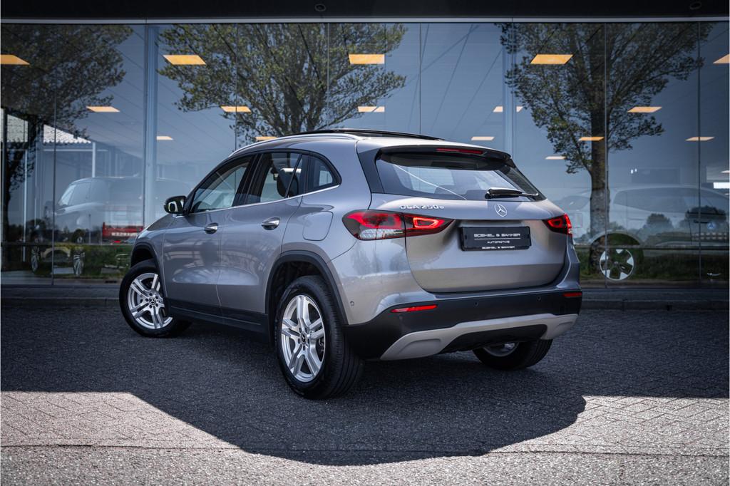 Mercedes-Benz GLA 250 e Style * Panodak * Trekhaak * LED *, 12 maanden, Gebruikt, Zwart, Bedrijf