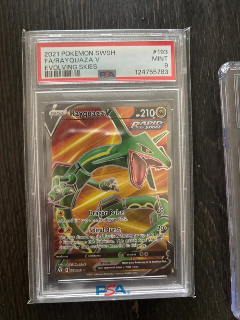 Rayquaza V sword & Shield psa 9, Hobby en Vrije tijd, Verzamelkaartspellen | Pokémon, Ophalen of Verzenden, Zo goed als nieuw