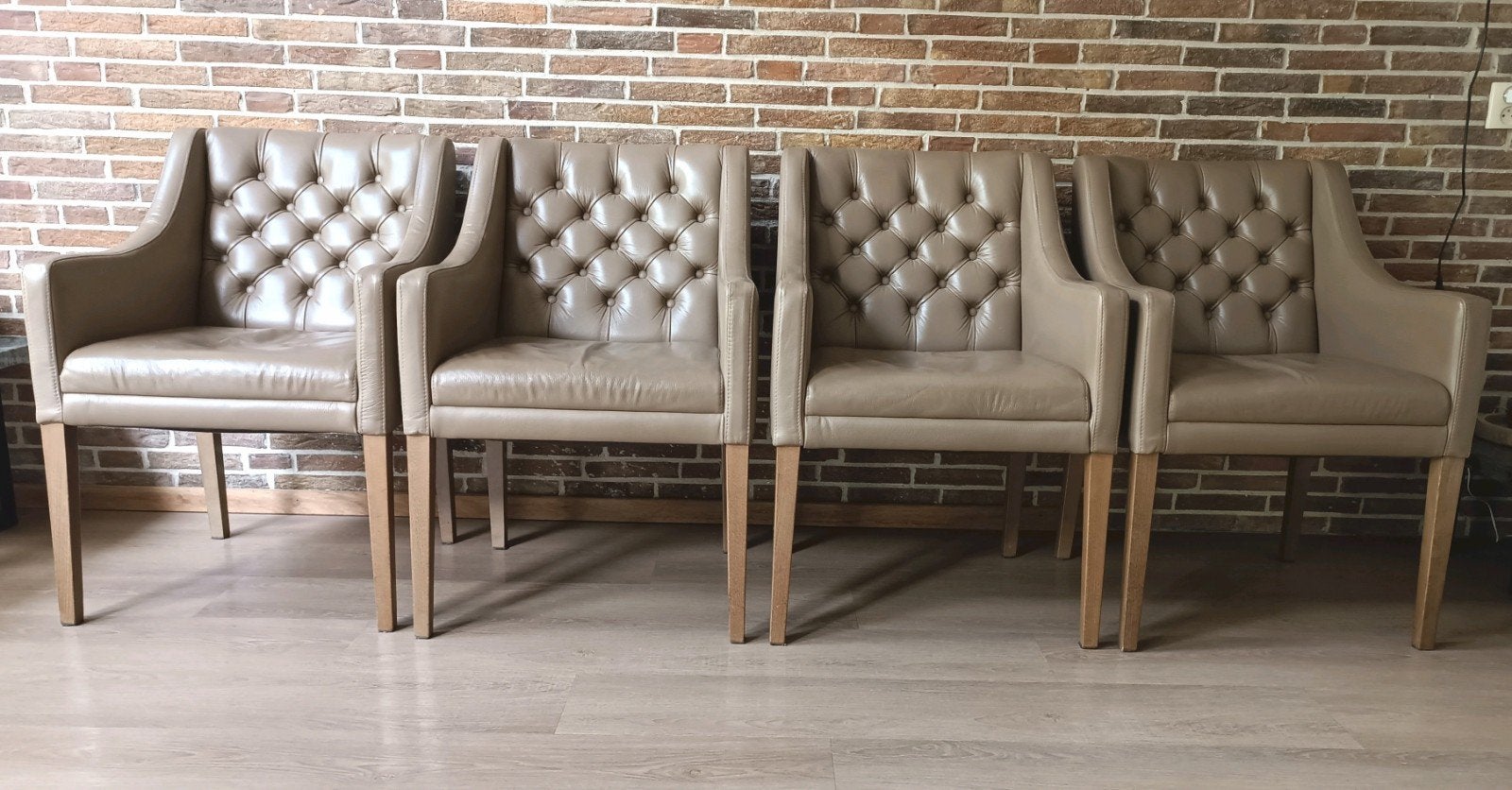 4 comfortable leren stoelen, Ophalen, 75 m² of meer, Laminaat