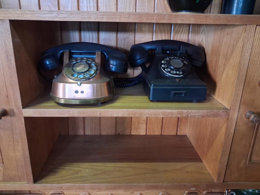 2 oude telefoons, Antiek en Kunst, Ophalen of Verzenden