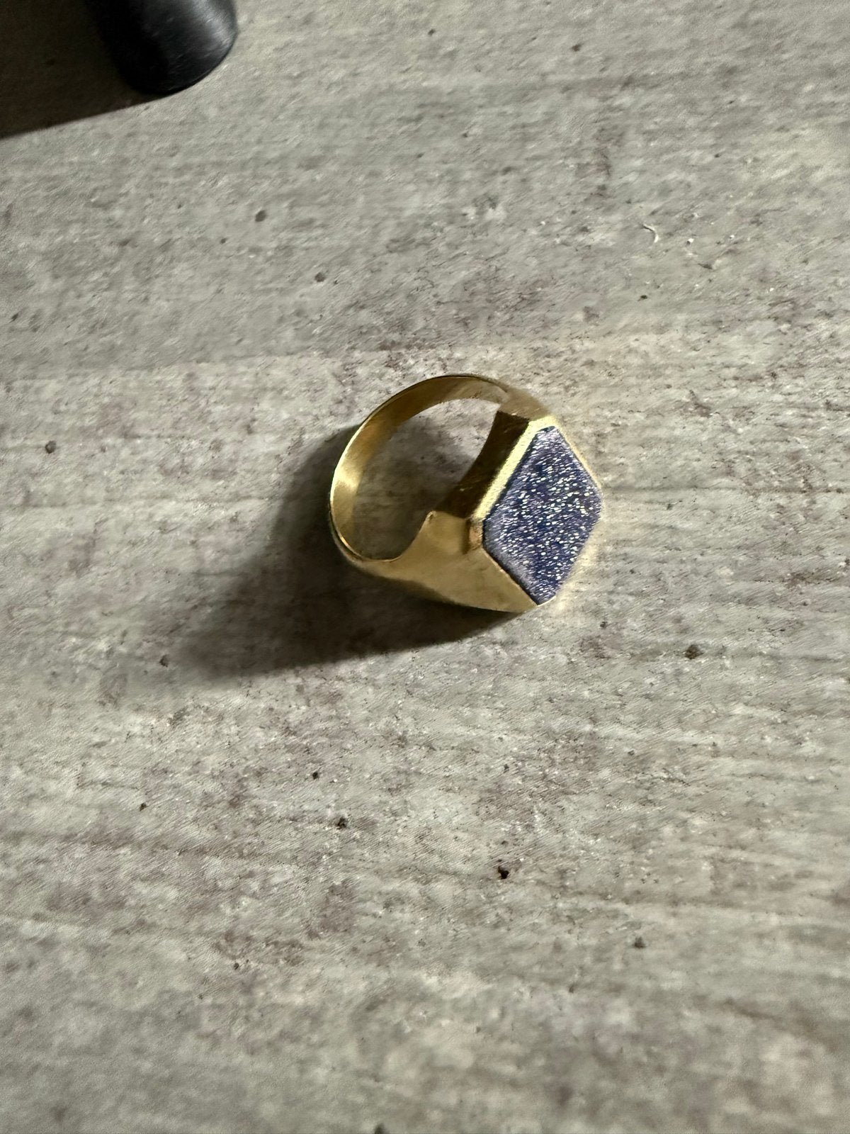 Gouden Zegelring met Paarse Lagensteen, Ophalen, 18 tot 19, Zo goed als nieuw, Dame of Heer