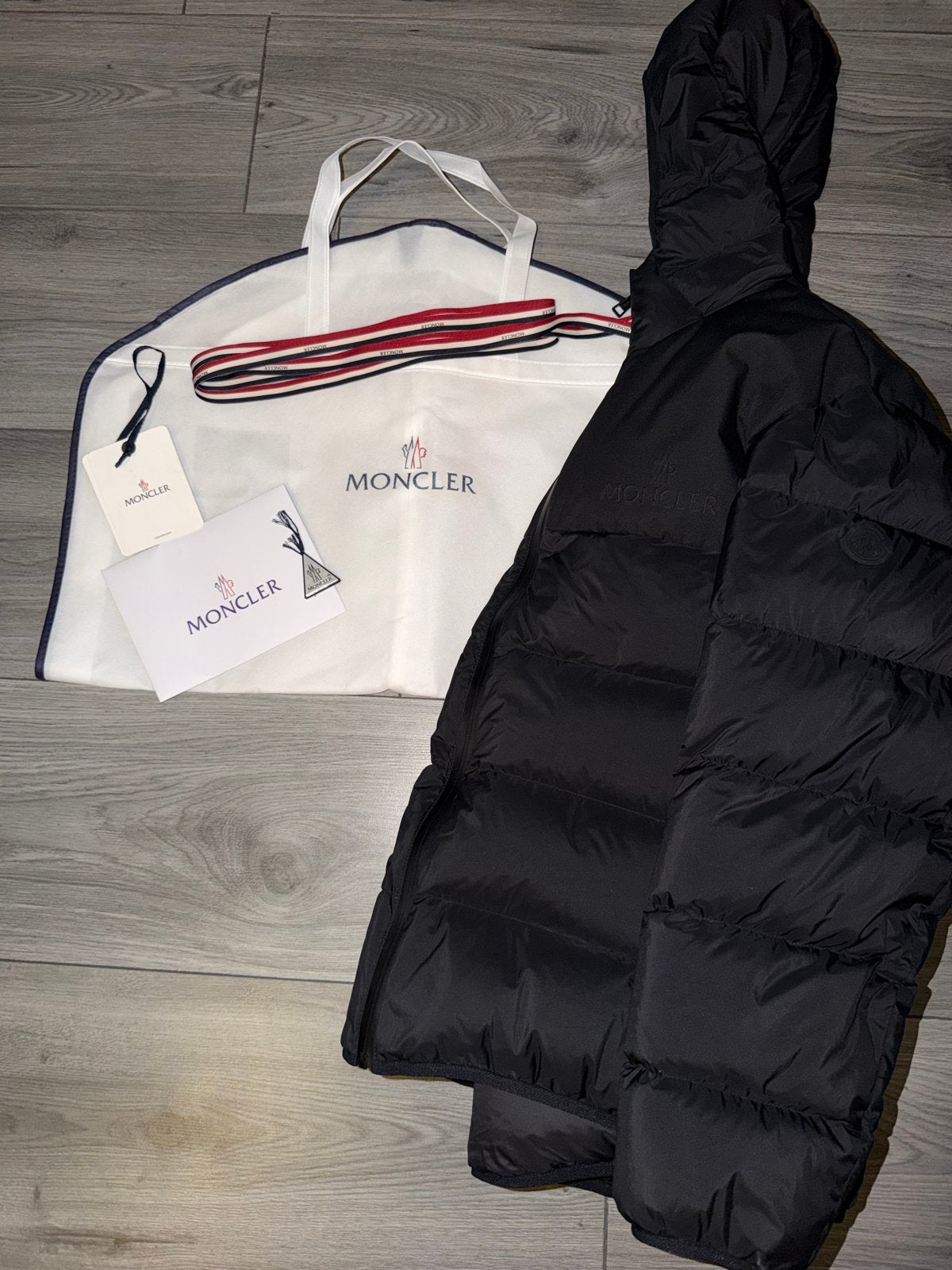 Moncler Maya Puffer Jas Zwart - Zo goed als nieuw, Ophalen of Verzenden, Zo goed als nieuw, Maat 48/50 (M), Zwart