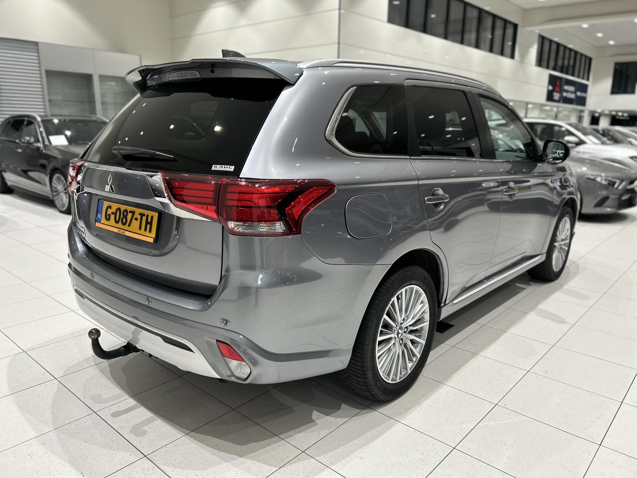 Mitsubishi Outlander 2.4 PHEV Intense+ | Panoramadak | Stoel, Auto's, Automaat, Euro 6, 4 cilinders, 1865 kg