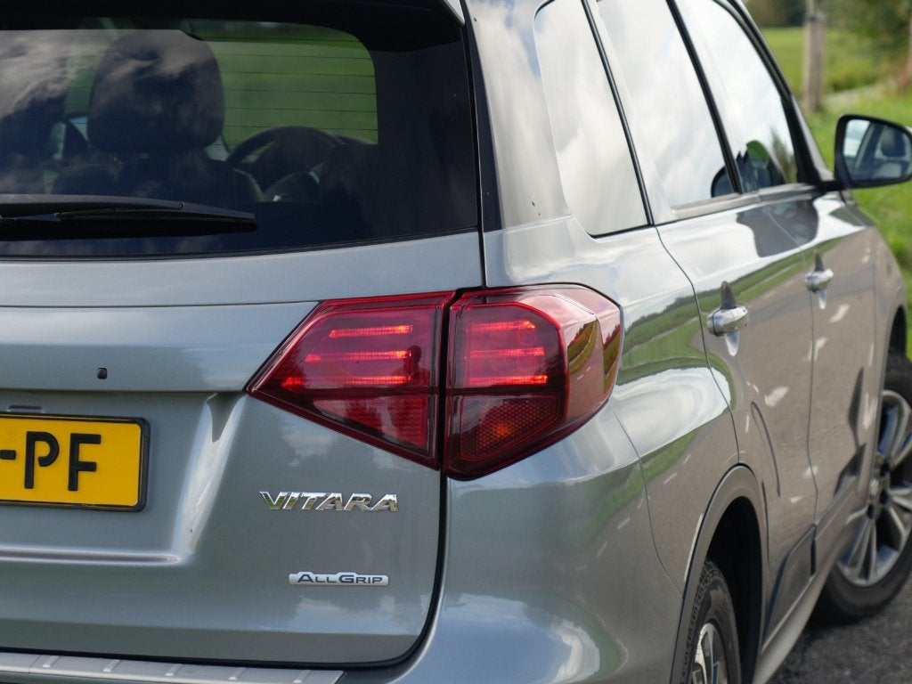Suzuki Vitara 1.4 ALLGRIP 4x4 - pano - trekhaak - adap.cruis, Voorwielaandrijving, Zwart, 4 cilinders, 400 kg