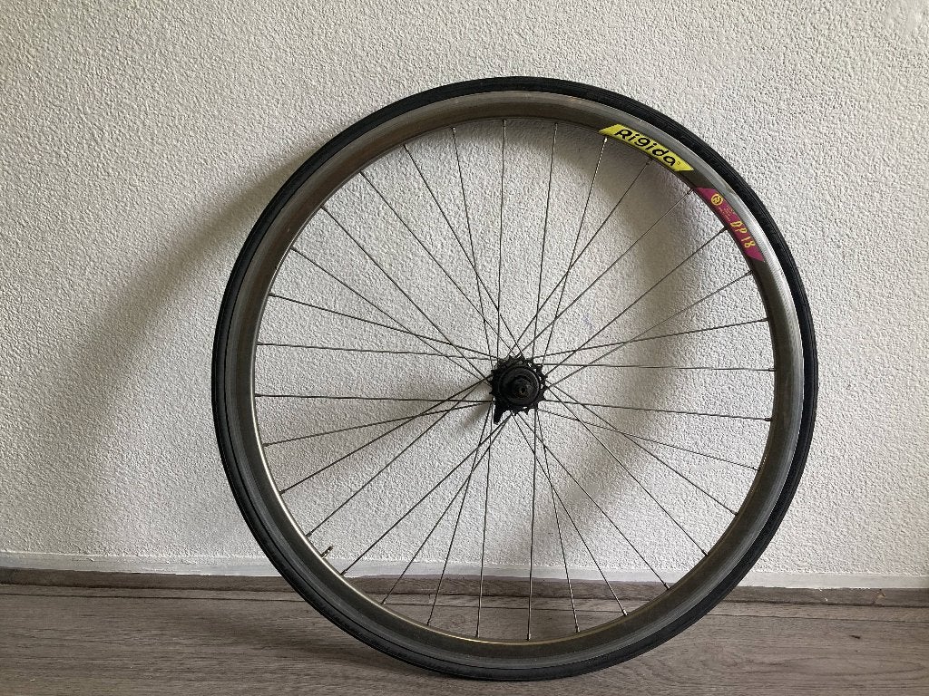 28 inch Fixed Gear/Single Speed rear wheel with tire, Fietsen en Brommers, Aluminium, Ophalen, Wiel, Gebruikt