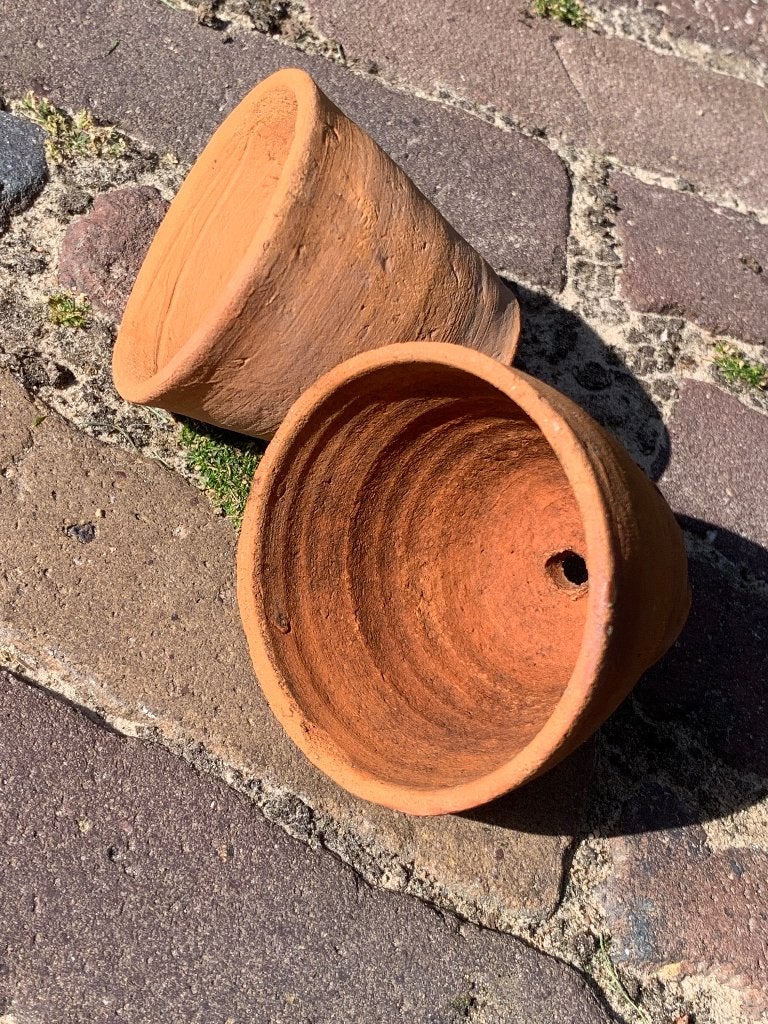 Foto 5 van Antieke handgemaakte aardewerken kweekpotjes