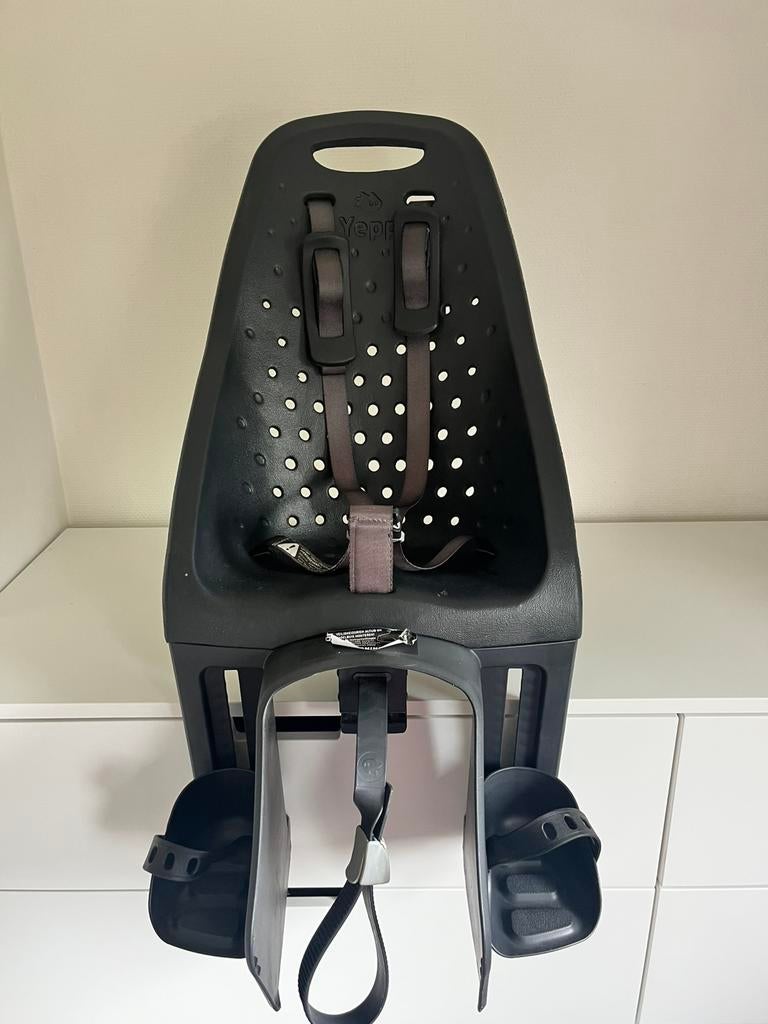 Yepp thule achterzitje met easy fit adapter, Ophalen, Zo goed als nieuw, Achterzitje, Voetsteuntjes