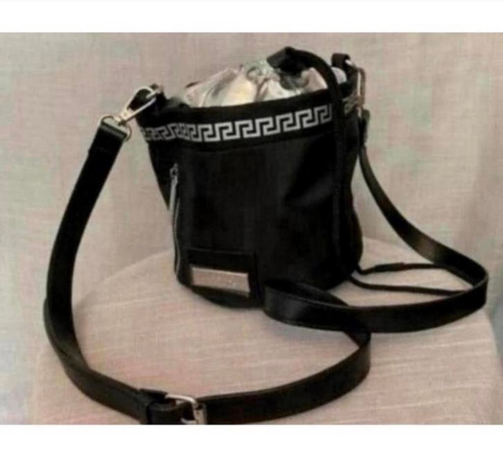 Versace Parfums Ronde Tas - Zwart & Zilver NIEUW parfum bag, Overige merken, Zwart, Nieuw, Ophalen of Verzenden