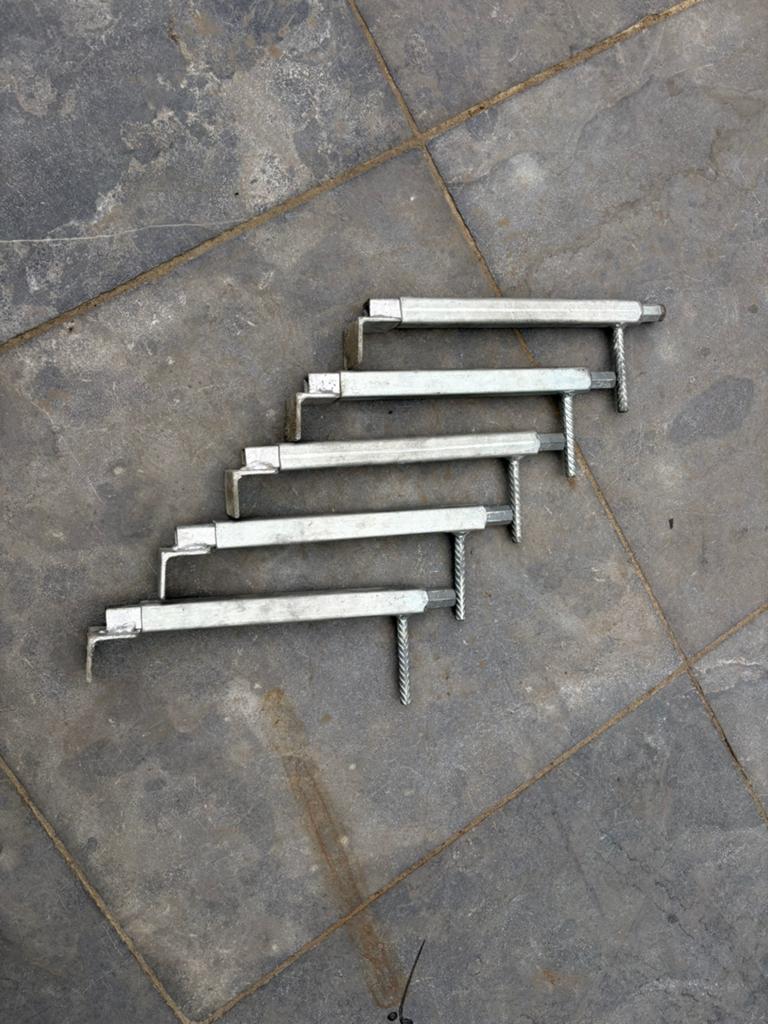 5x Gevelklem / Gevelklauw te koop, Doe-het-zelf en Verbouw, Ophalen of Verzenden, Zo goed als nieuw, 250 mm of meer