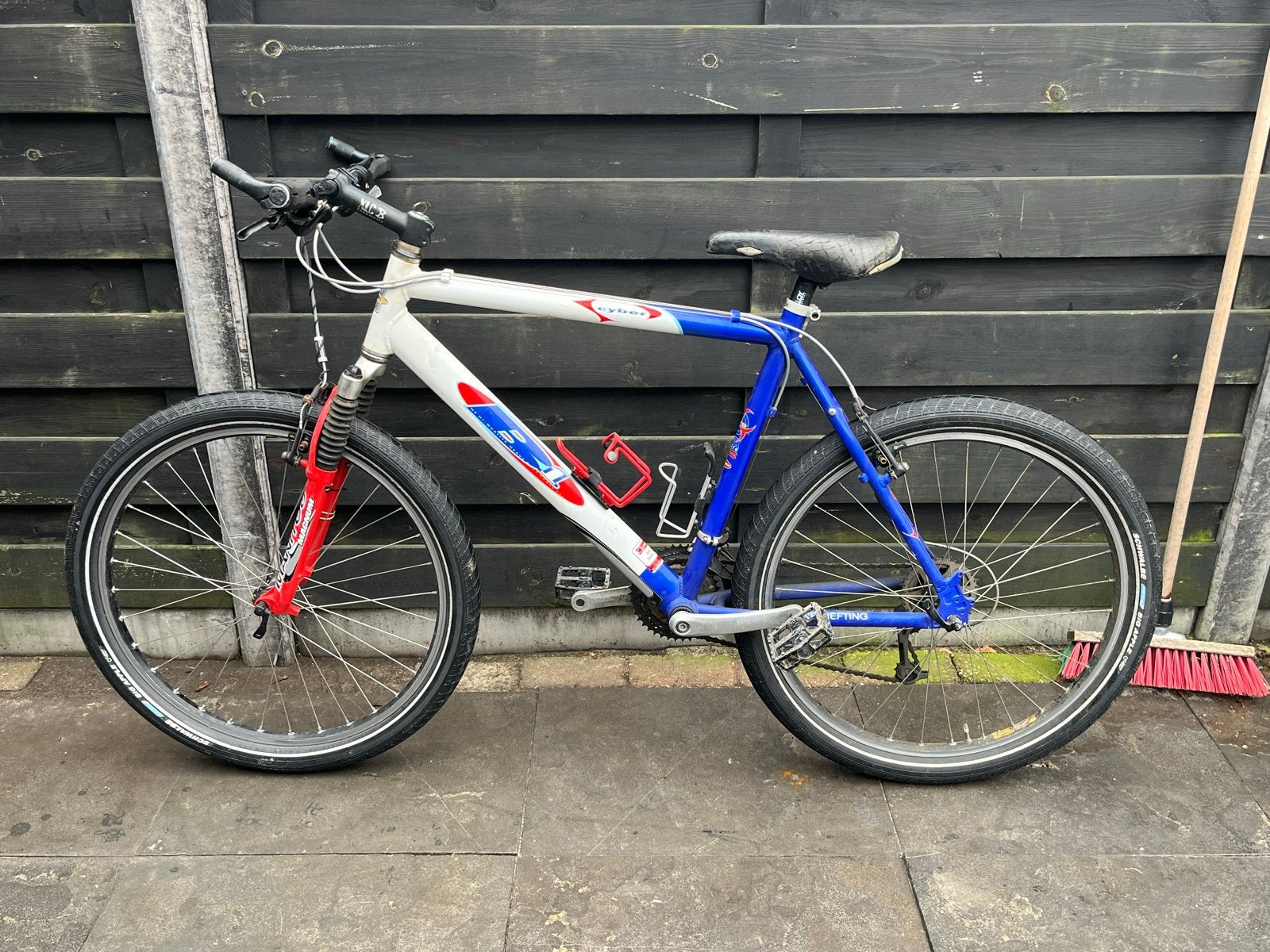Jongensfiets 26 inch - Handvatten aan vervanging toe, 26 inch of meer, Gebruikt, Velgrem, Ophalen of Verzenden