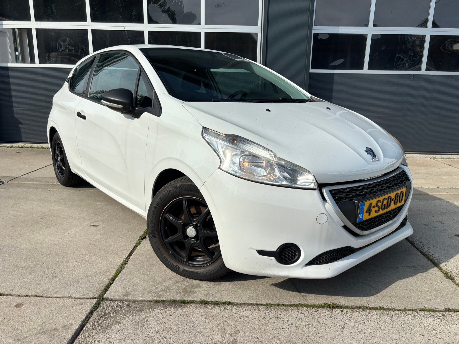 Peugeot 208 1.0 VTI 2013 | HANDEL | OPKNAPPER | EXPORT, Auto's, Voorwielaandrijving, 450 kg, 31 €/maand, Origineel Nederlands