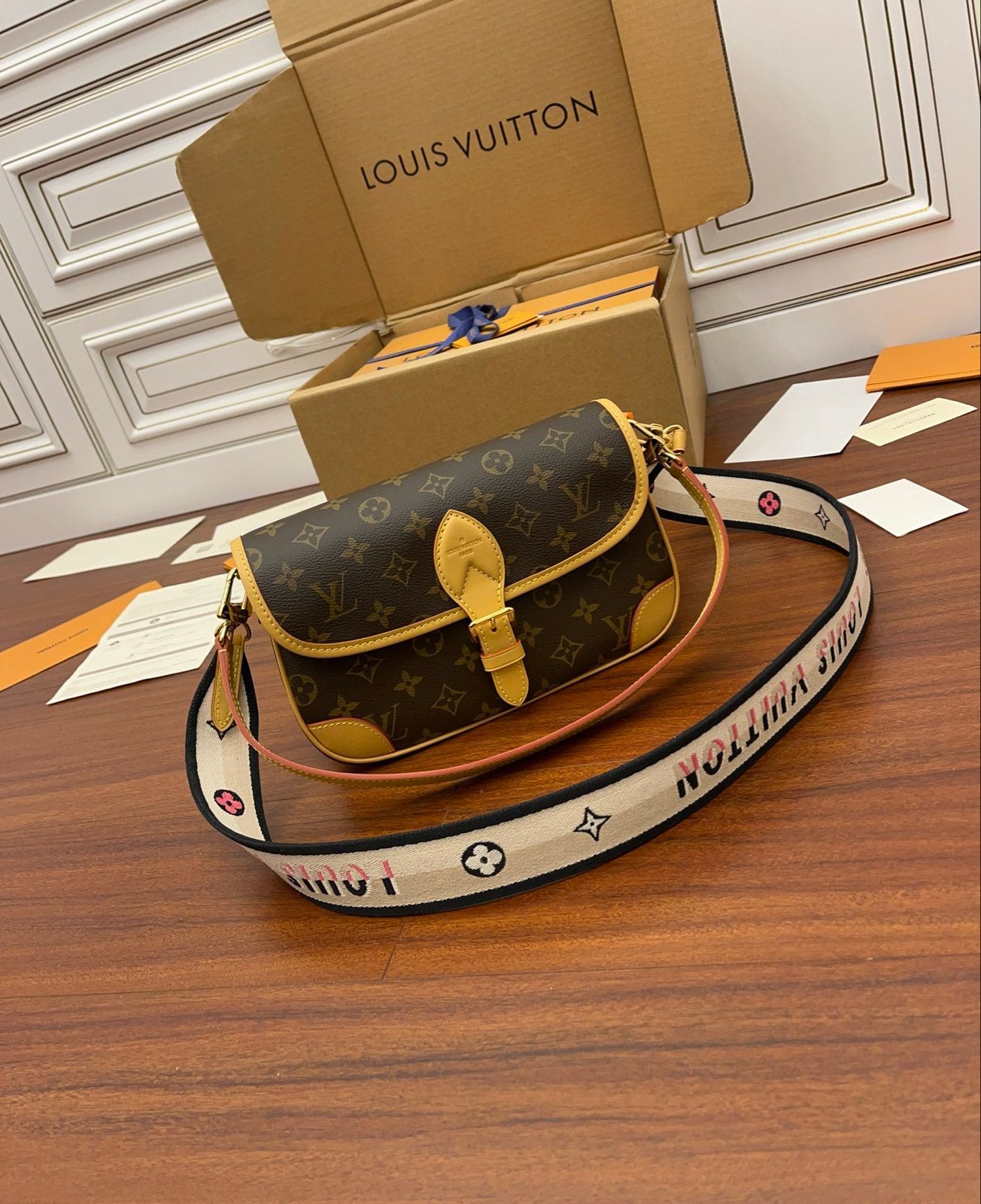 Louis Vuitton Schoudertasje - Nieuw, Ophalen of Verzenden, Zo goed als nieuw, Bruin, Schoudertasje