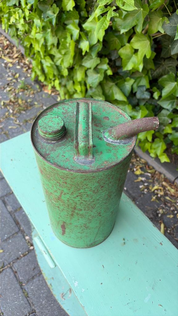 Vinted groene metalen olie- of petroleumkan, Ophalen of Verzenden