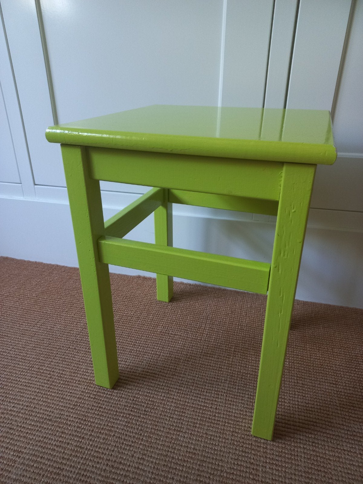 Ikea limoengroen krukje / bijzettafeltje, Ophalen, Gebruikt, Hout
