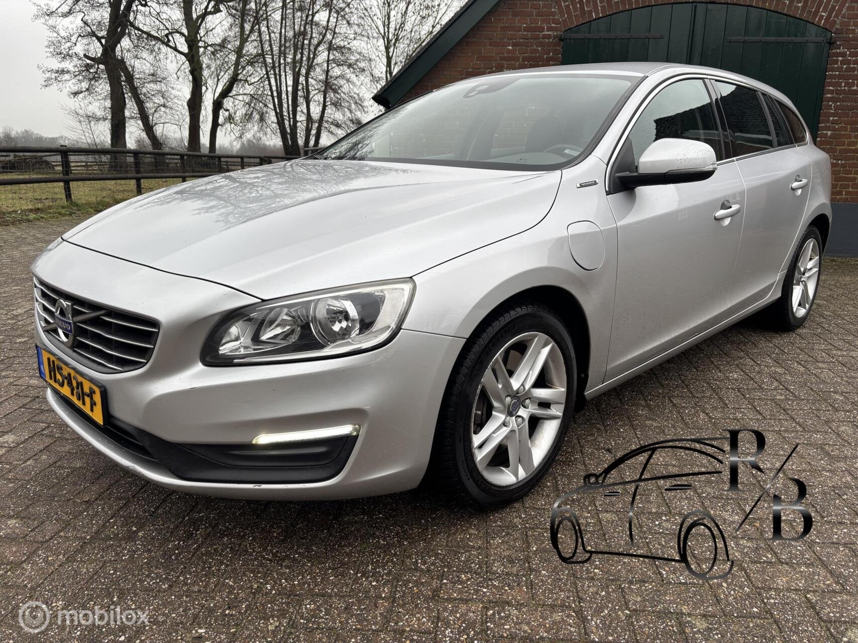 Volvo V60 2.4 D6 Twin Engine Momentum AUTOMAAT, Automaat, Vierwielaandrijving, 1880 kg, 220 pk