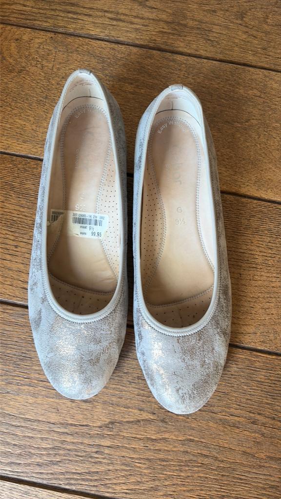 Gabor 9,5, Ophalen of Verzenden, Gedragen, Instappers, Beige